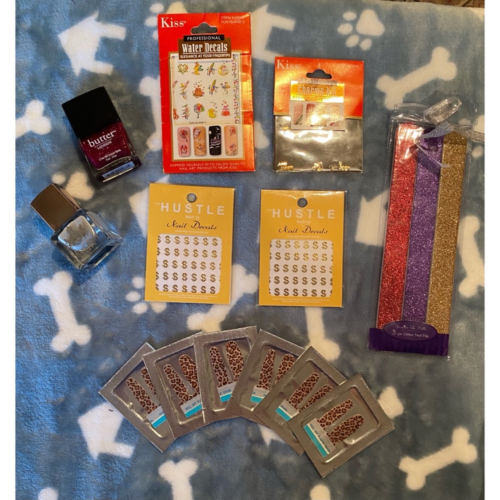 NWT 147 piece Nail Decor Set